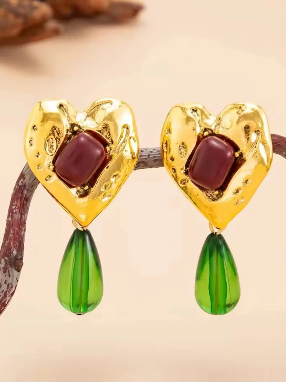 Retro Gold Heart Earrings – Emerald Teardrop Dangle Earrings